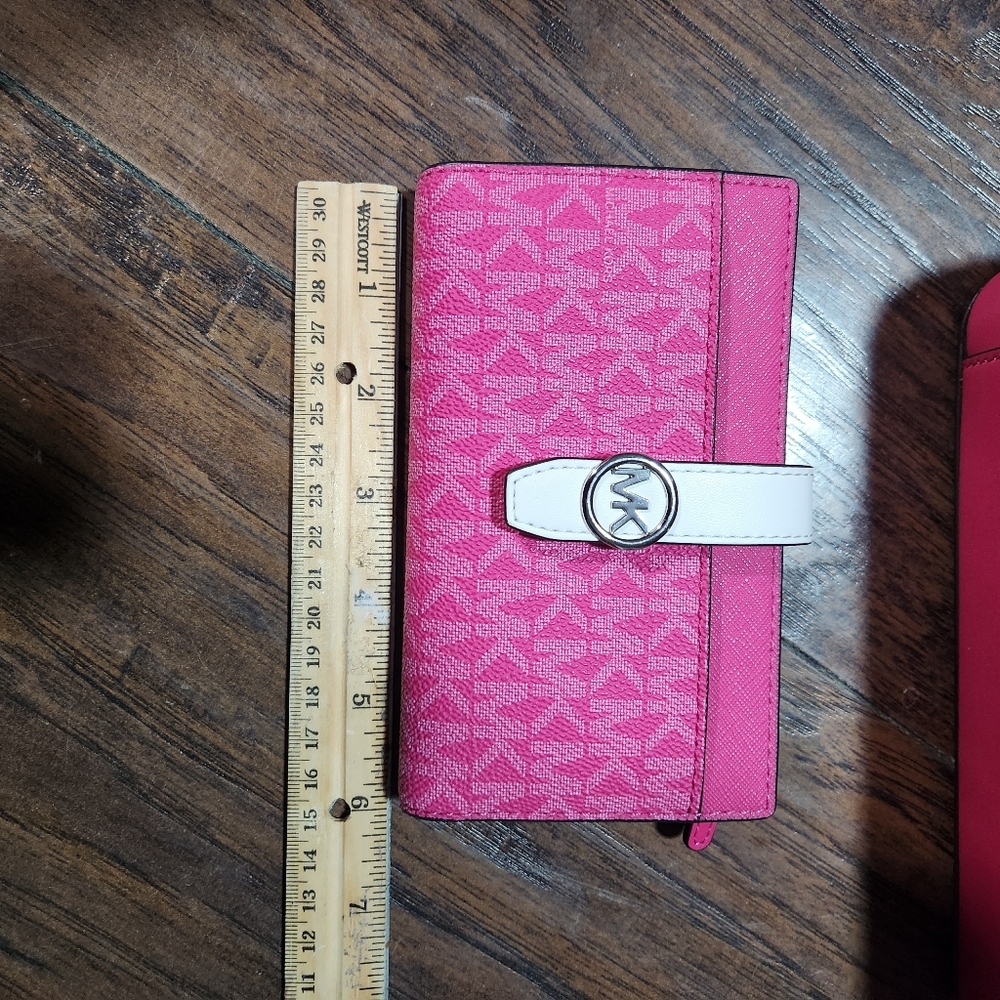 Michael Kors Jet Set Signature Crossbody with Wallet - Picture 4 of 8